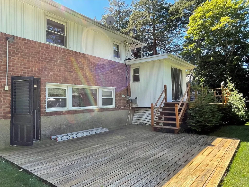 2 Stuart Drive Syosset NY 11791