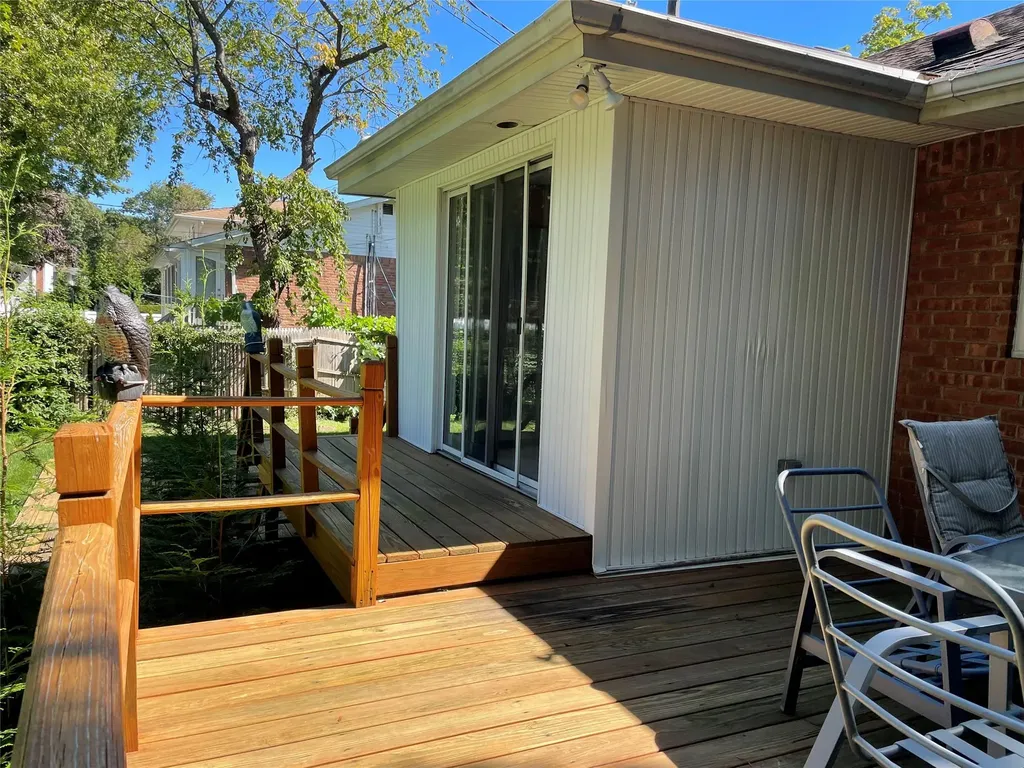 2 Stuart Drive Syosset NY 11791