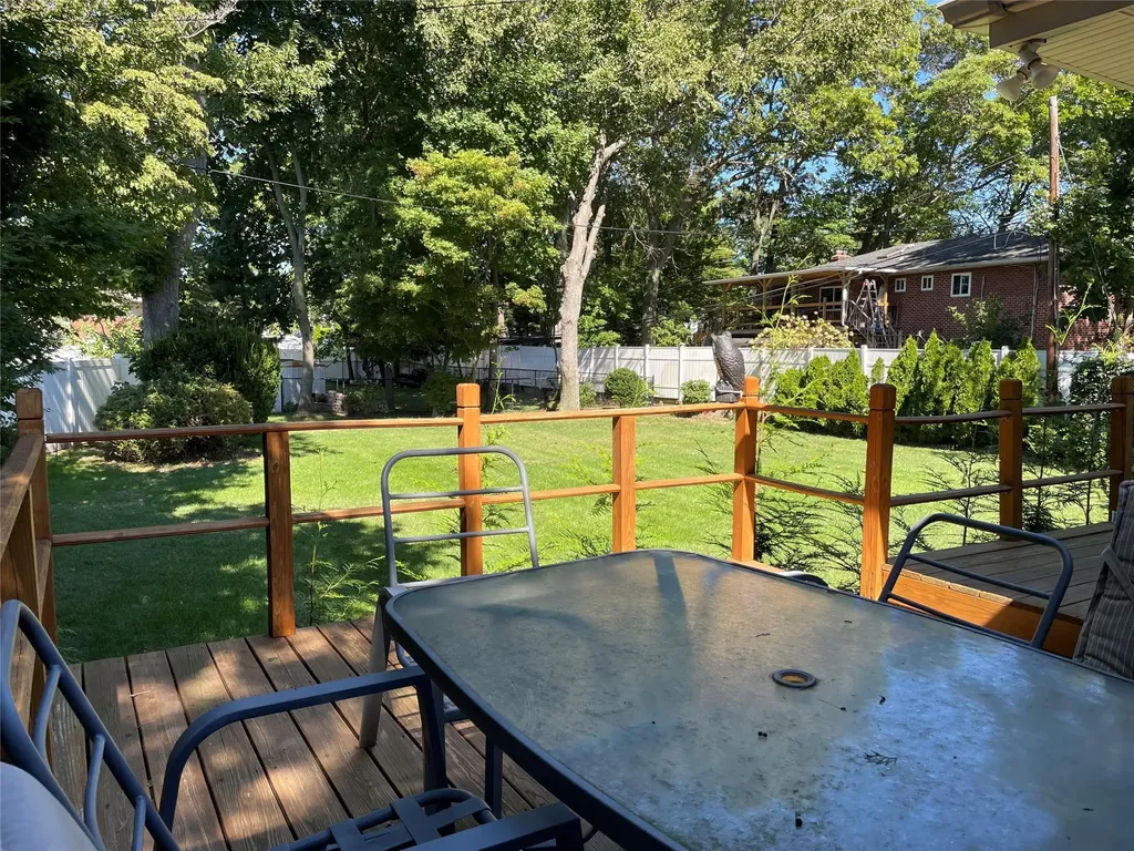 2 Stuart Drive Syosset NY 11791