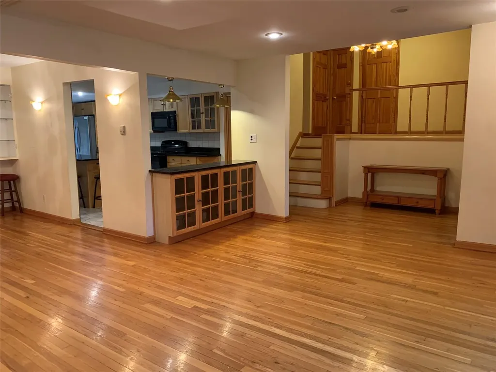 2 Stuart Drive Syosset NY 11791