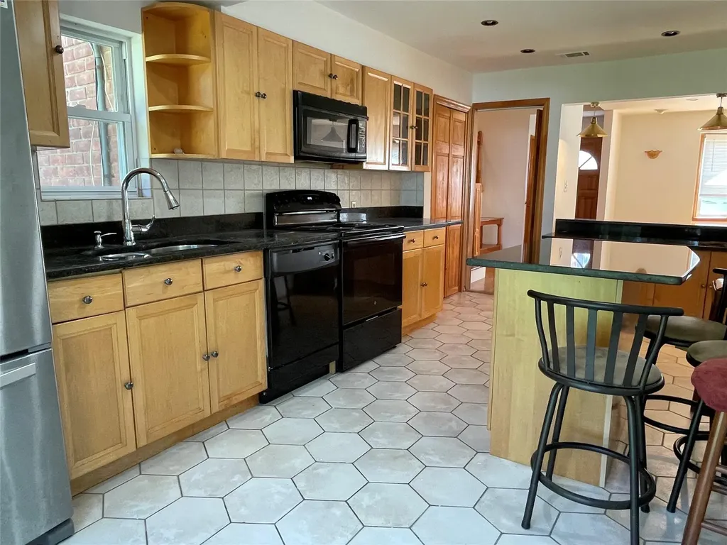 2 Stuart Drive Syosset NY 11791