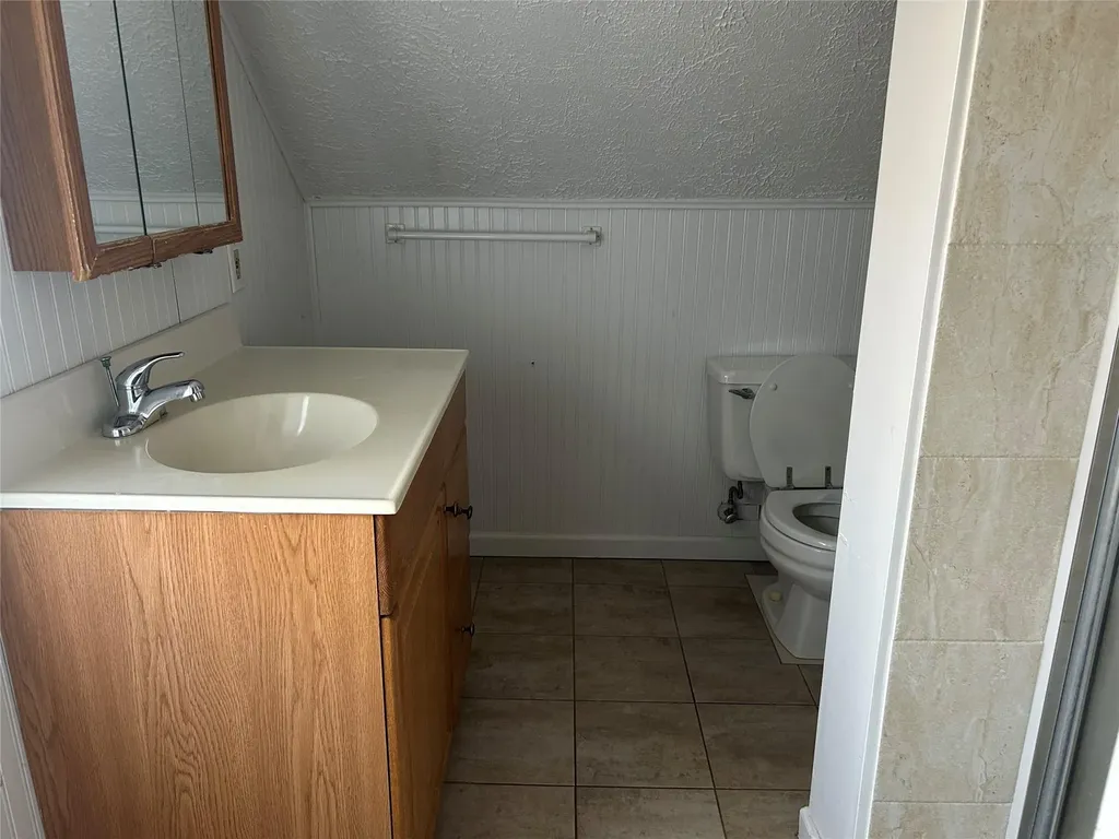 9 Hunt Lane Levittown NY 11756