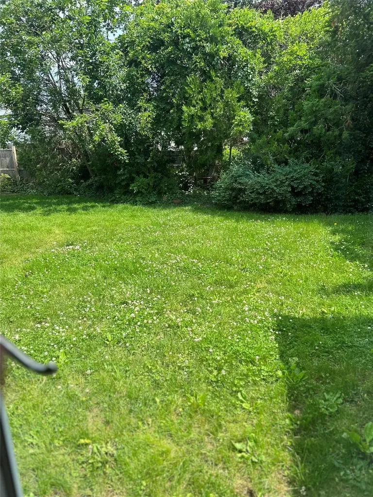 9 Hunt Lane Levittown NY 11756