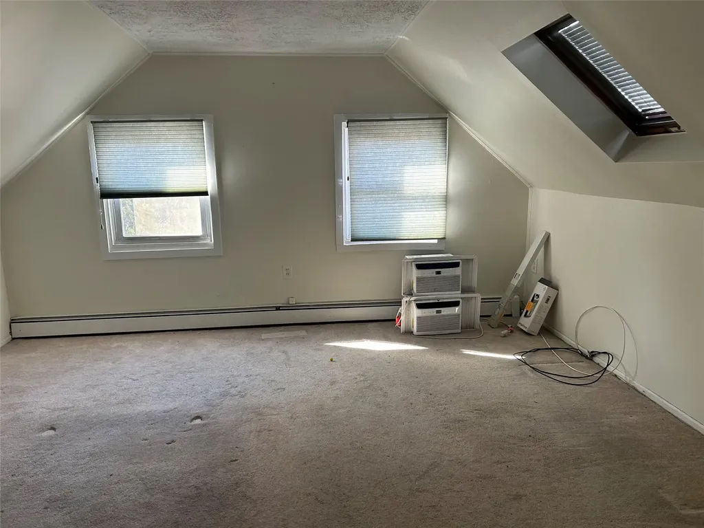 9 Hunt Lane Levittown NY 11756