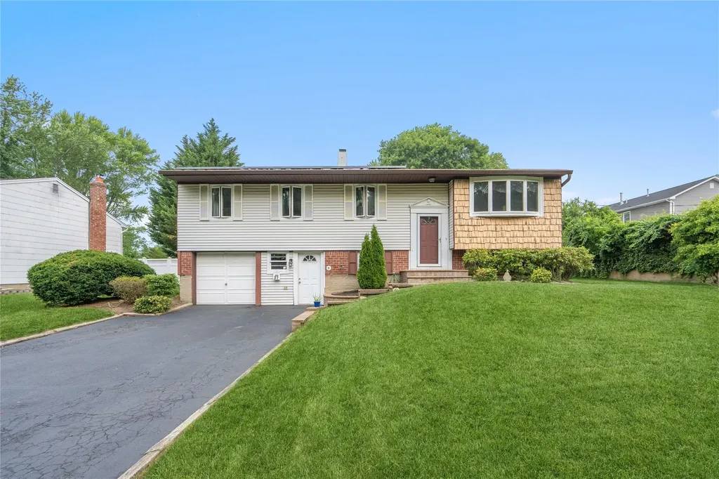 37 Parkway Drive N Commack NY 11725