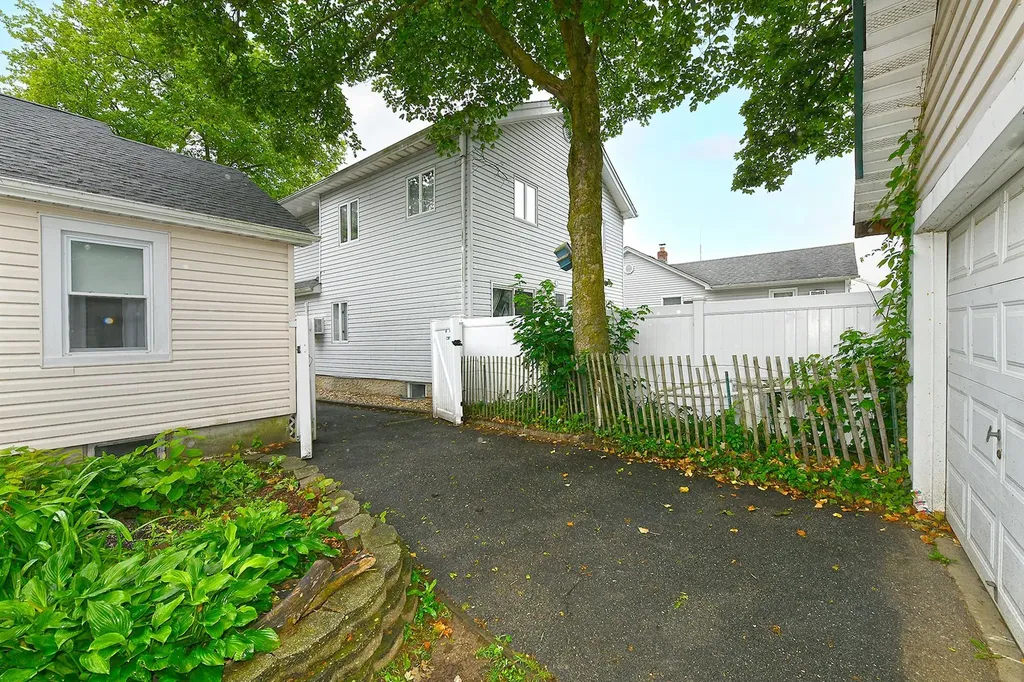 426 Lakeview Road Bellmore NY 11710