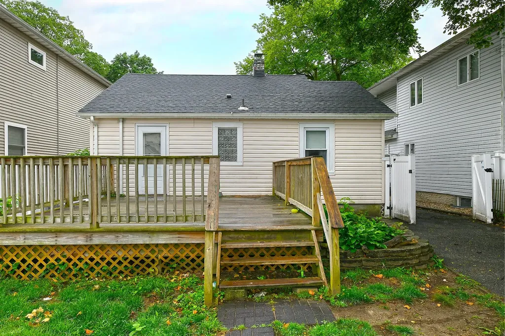 426 Lakeview Road Bellmore NY 11710
