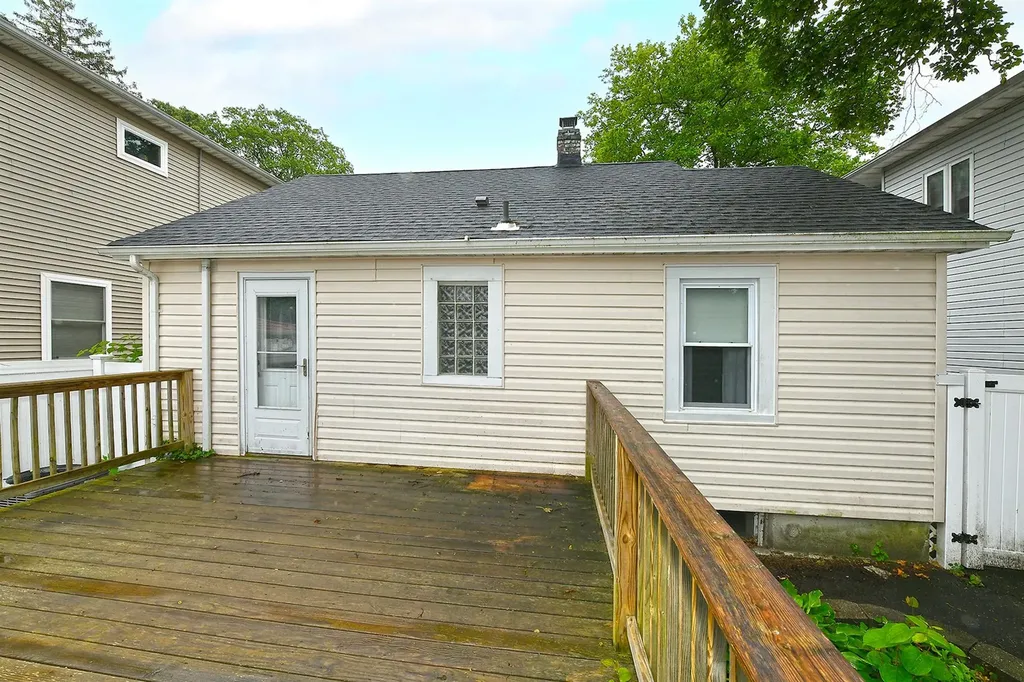 426 Lakeview Road Bellmore NY 11710