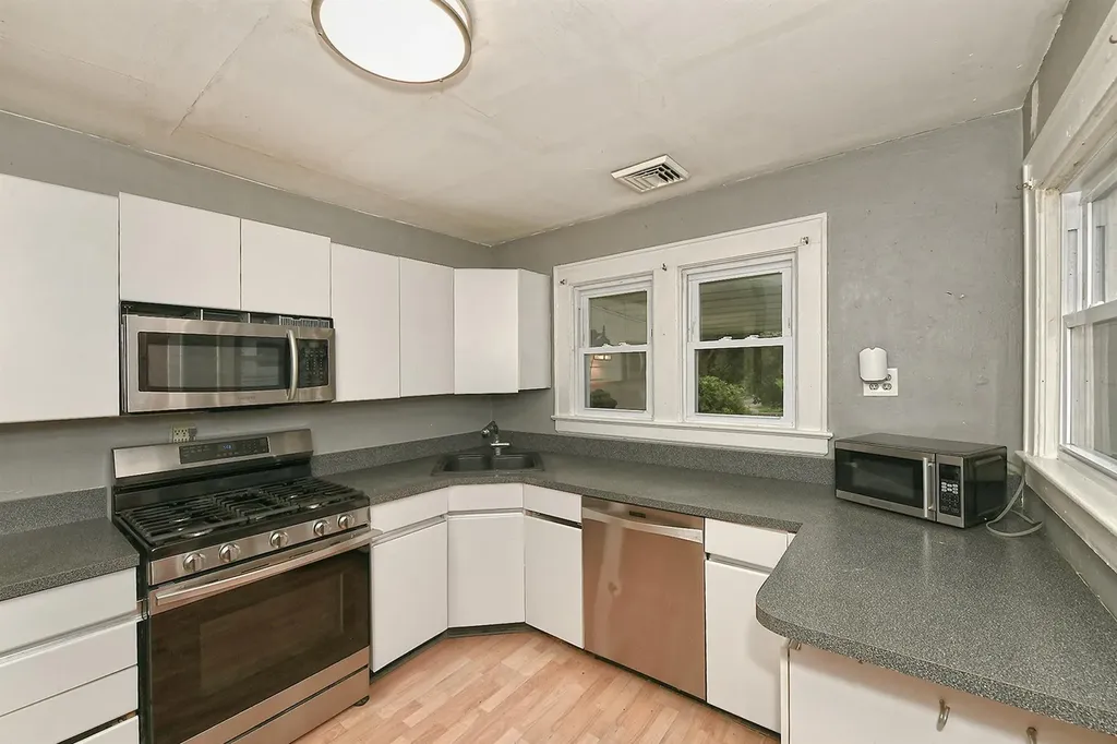 426 Lakeview Road Bellmore NY 11710