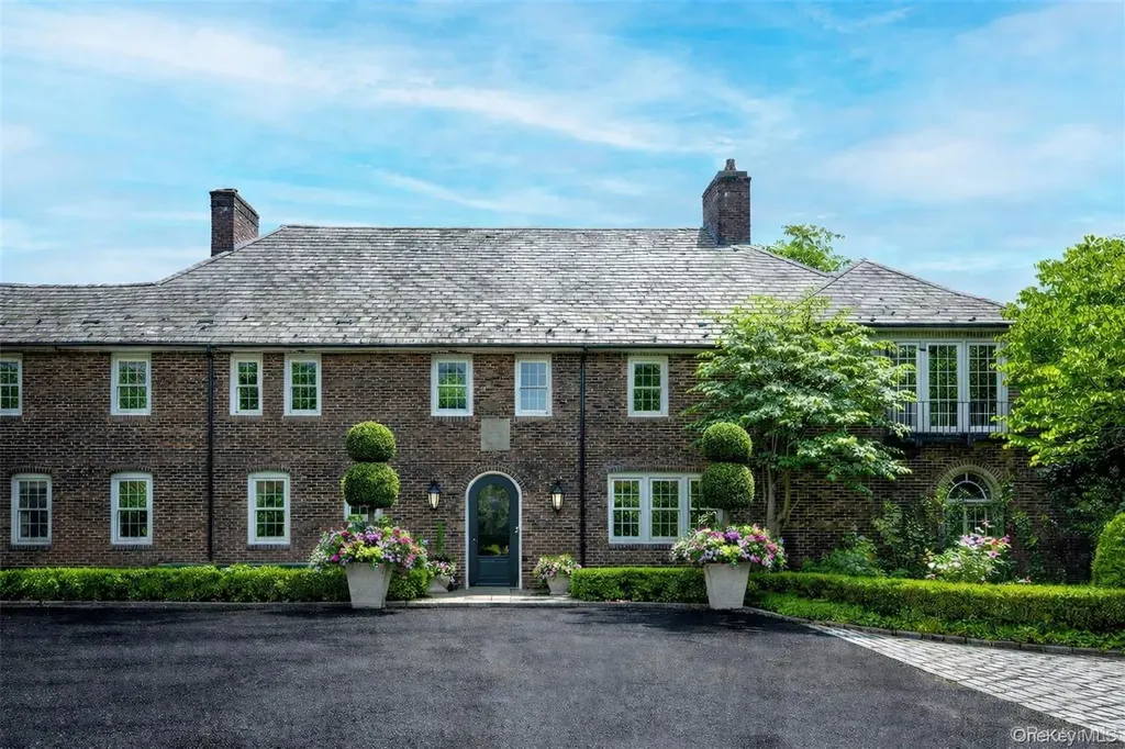 8 & 9 Meadow Spring Lane Glen Cove NY 11542