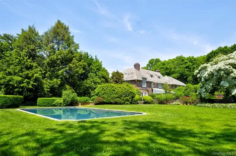 8 & 9 Meadow Spring Lane Glen Cove NY 11542