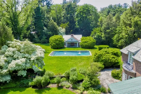 8 & 9 Meadow Spring Lane Glen Cove NY 11542