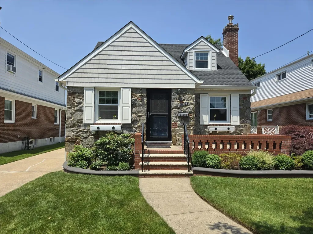 29 Irving Street Valley Stream NY 11580