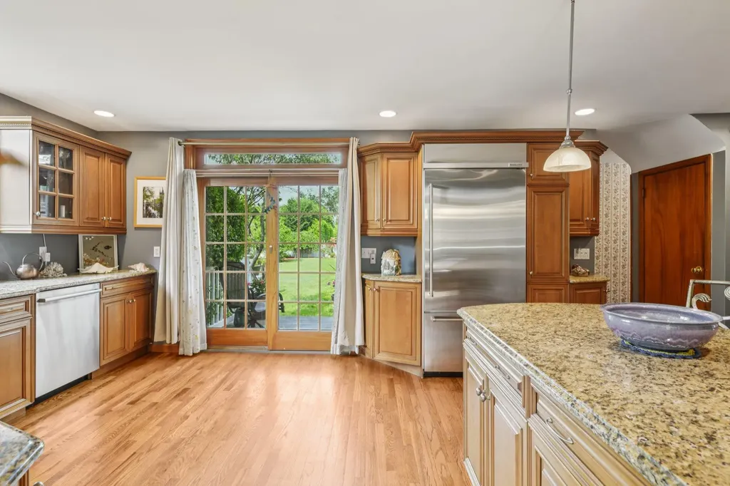 54 Ogden Avenue East Williston NY 11596