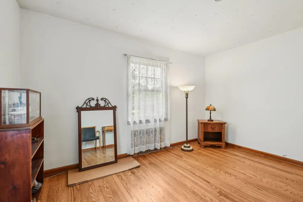 54 Ogden Avenue East Williston NY 11596
