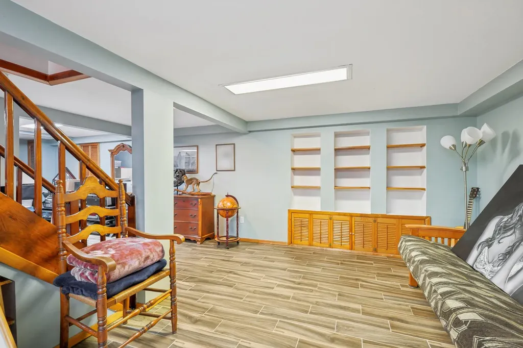 54 Ogden Avenue East Williston NY 11596
