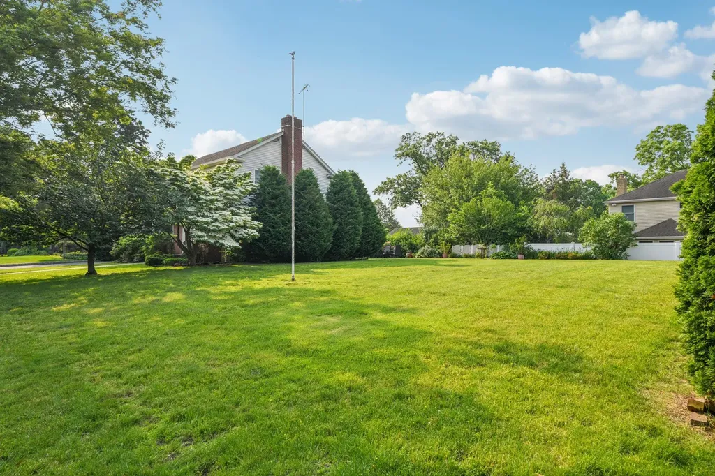 54 Ogden Avenue East Williston NY 11596