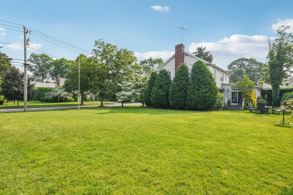 54 Ogden Avenue East Williston NY 11596