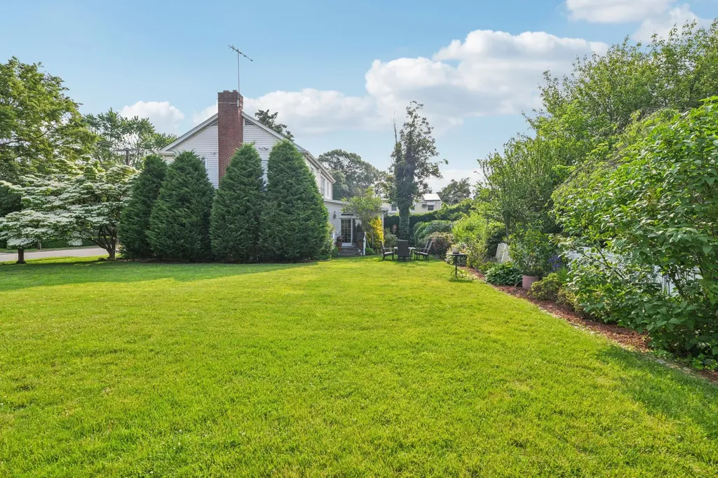 54 Ogden Avenue East Williston NY 11596