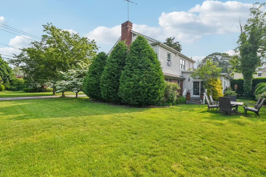 54 Ogden Avenue East Williston NY 11596