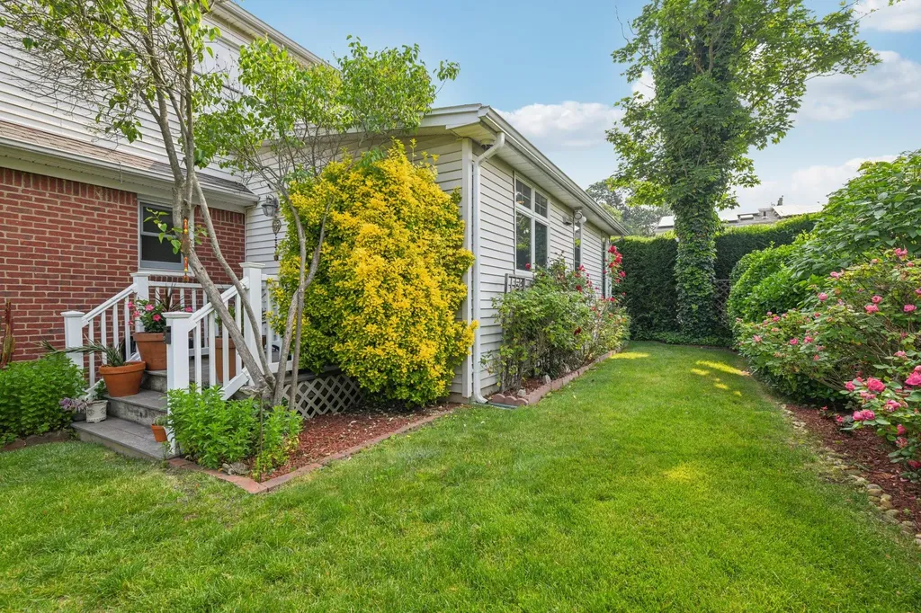54 Ogden Avenue East Williston NY 11596