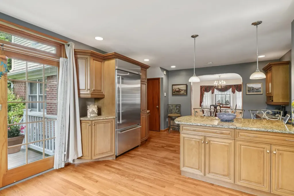 54 Ogden Avenue East Williston NY 11596