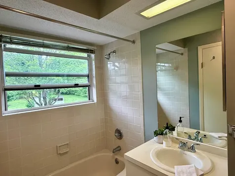 11 Creek Circle Rhinebeck NY 12572