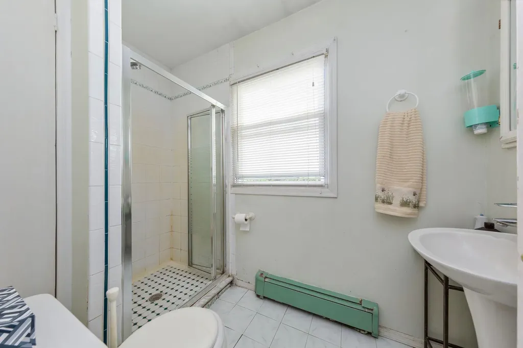 1741 Meadowbrook Road Merrick NY 11566