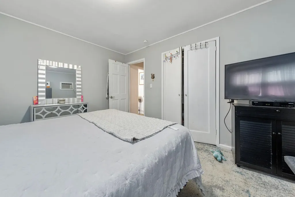 1741 Meadowbrook Road Merrick NY 11566