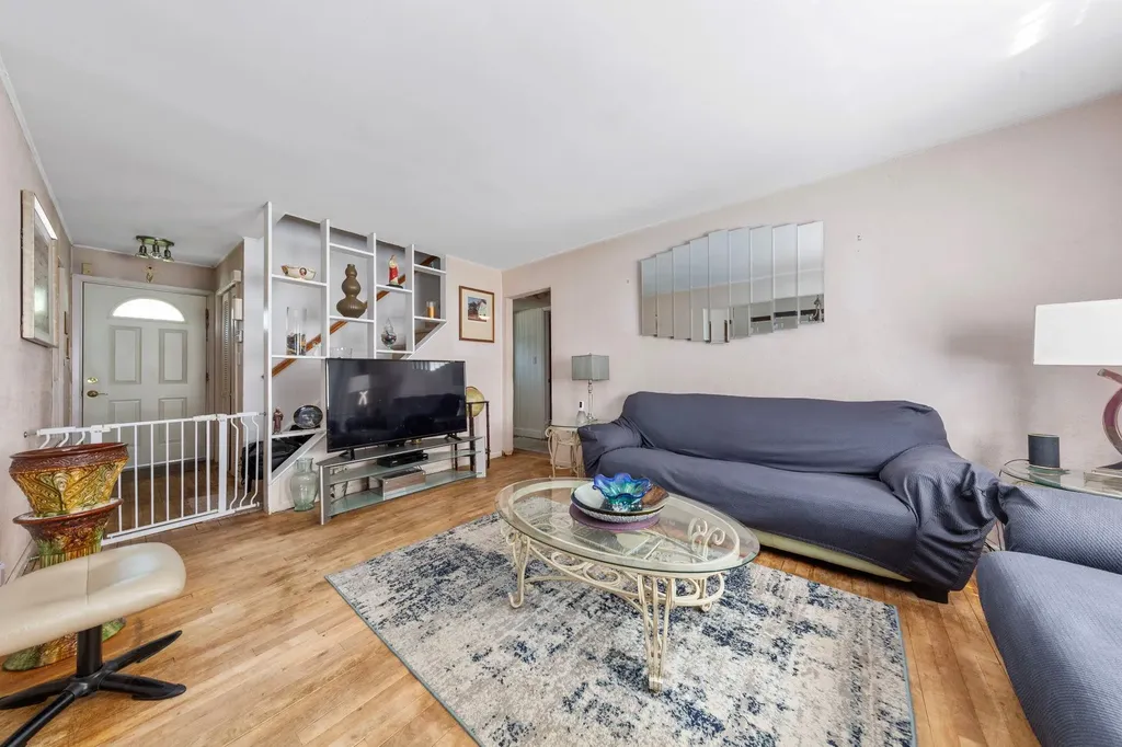 1741 Meadowbrook Road Merrick NY 11566