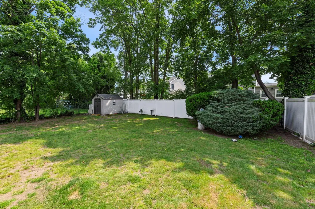 1741 Meadowbrook Road Merrick NY 11566