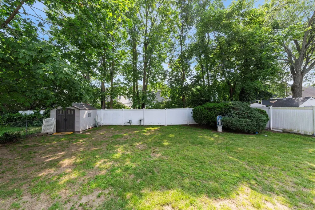 1741 Meadowbrook Road Merrick NY 11566