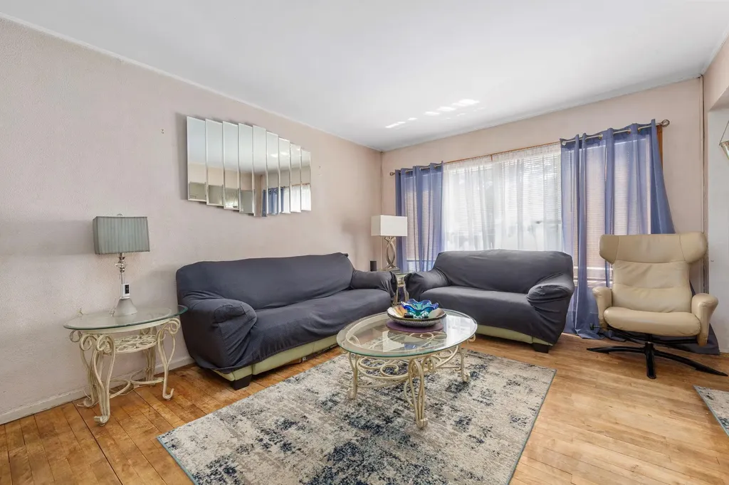 1741 Meadowbrook Road Merrick NY 11566