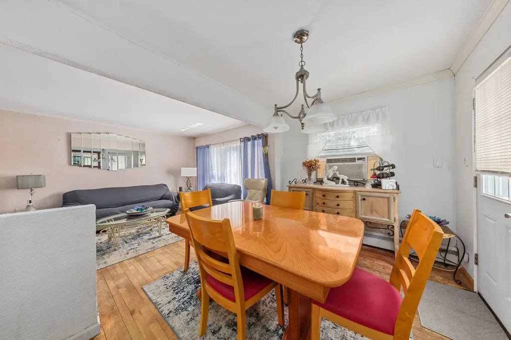 1741 Meadowbrook Road Merrick NY 11566