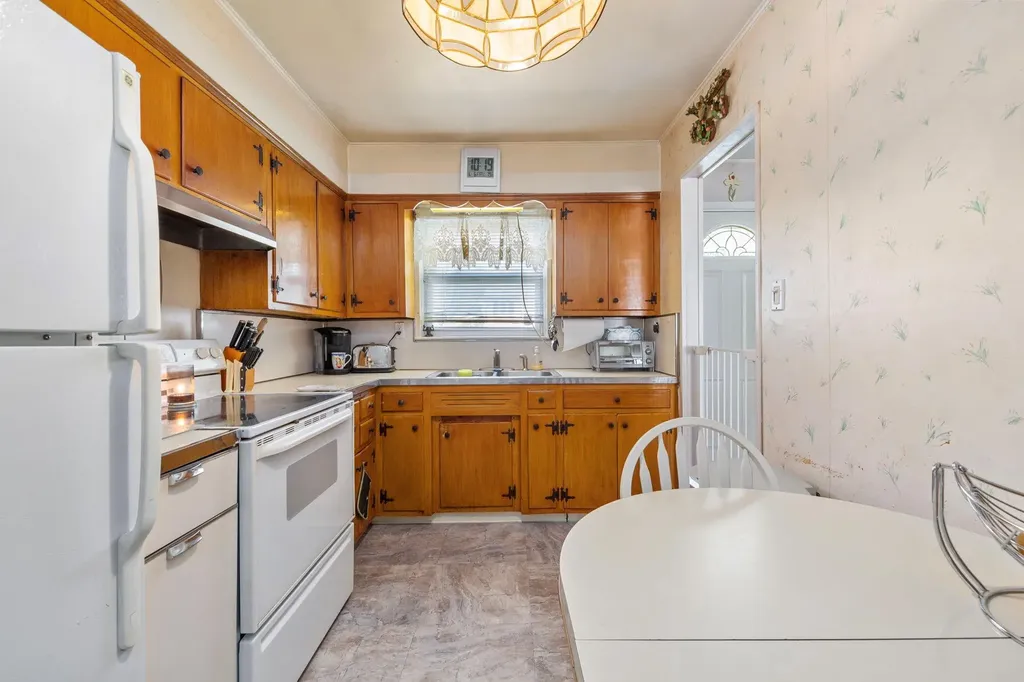 1741 Meadowbrook Road Merrick NY 11566