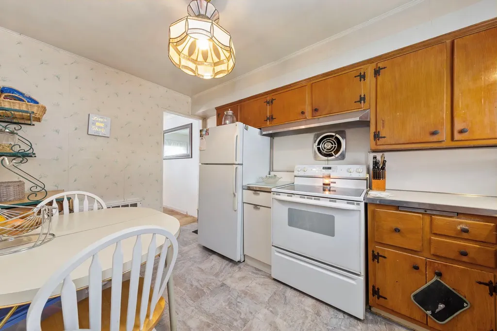 1741 Meadowbrook Road Merrick NY 11566