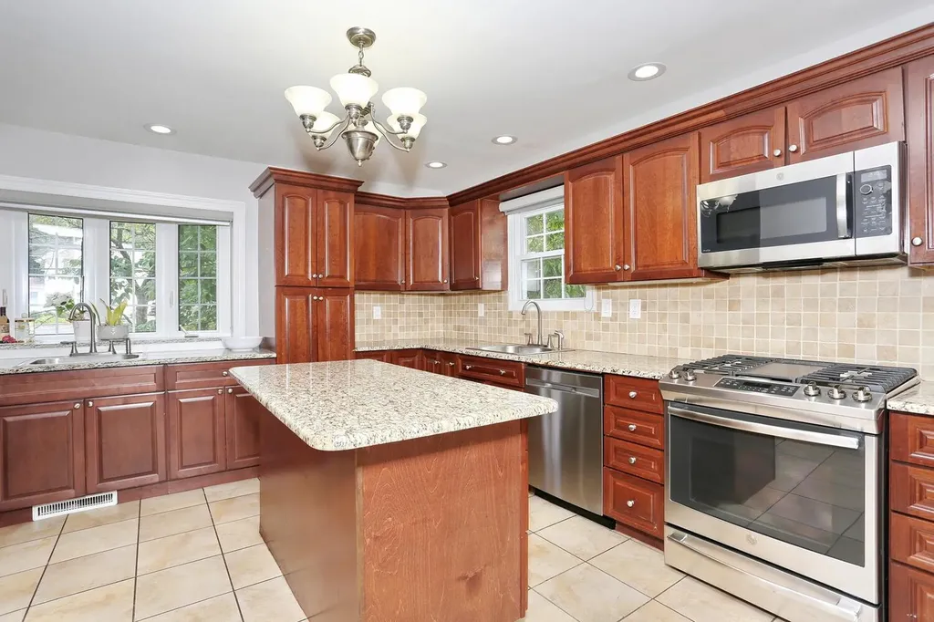 15 Cragmere Road Suffern NY 10901