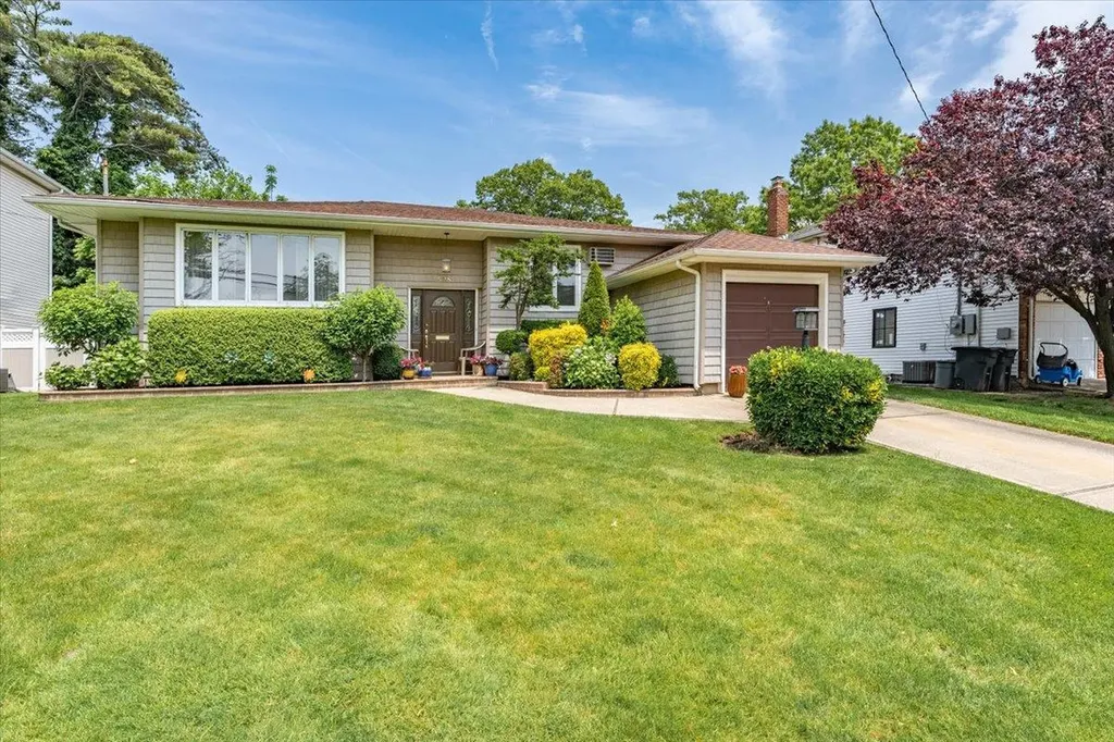 528 Longacre Avenue Woodmere NY 11598