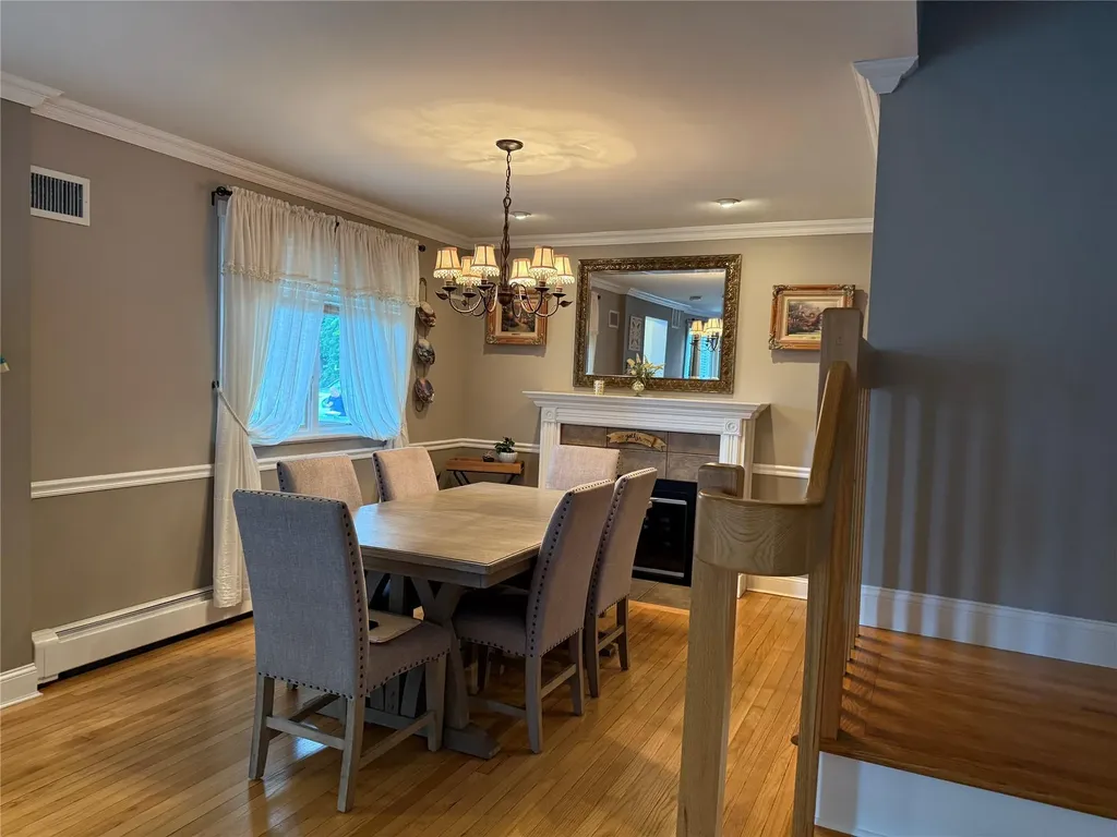 4 Venetian Boulevard Lindenhurst NY 11757