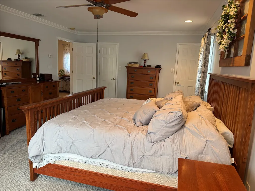 4 Venetian Boulevard Lindenhurst NY 11757