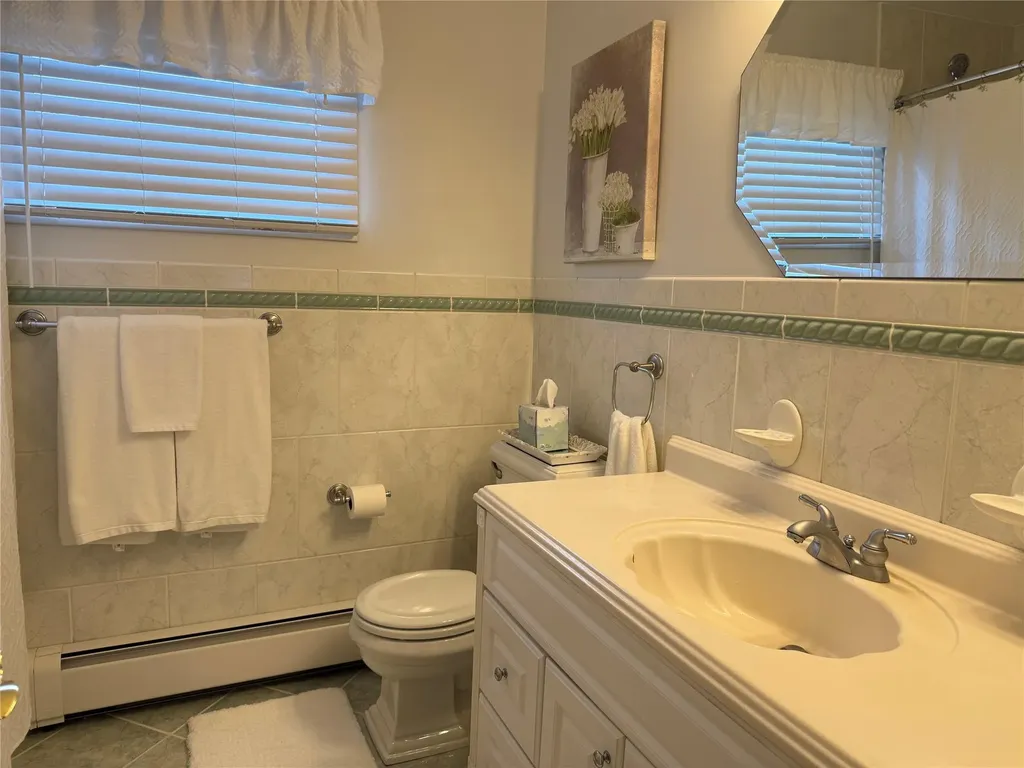 4 Venetian Boulevard Lindenhurst NY 11757