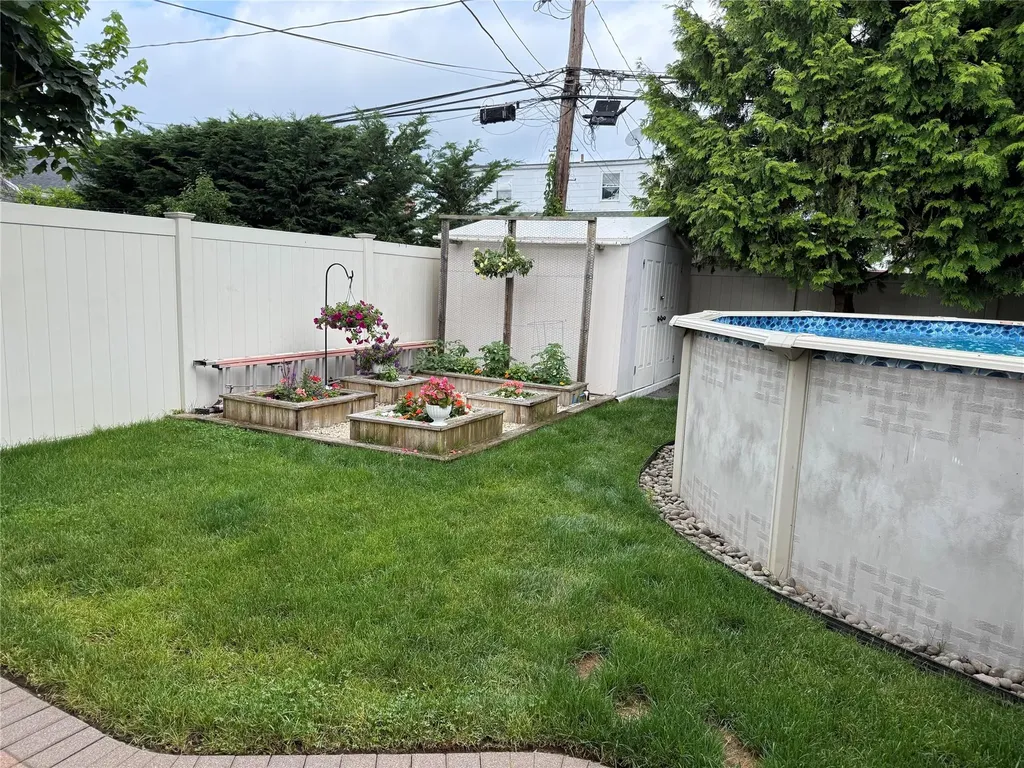 4 Venetian Boulevard Lindenhurst NY 11757