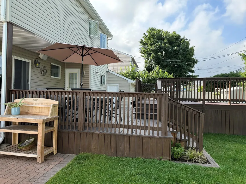 4 Venetian Boulevard Lindenhurst NY 11757