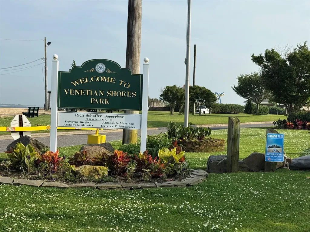 4 Venetian Boulevard Lindenhurst NY 11757