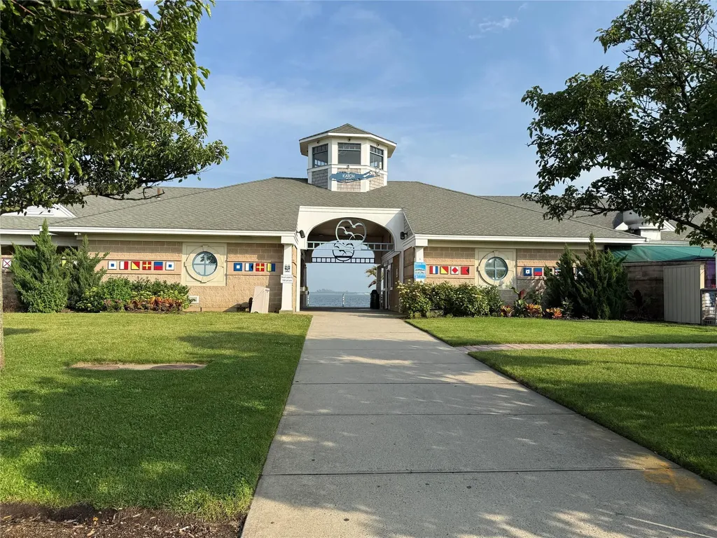4 Venetian Boulevard Lindenhurst NY 11757