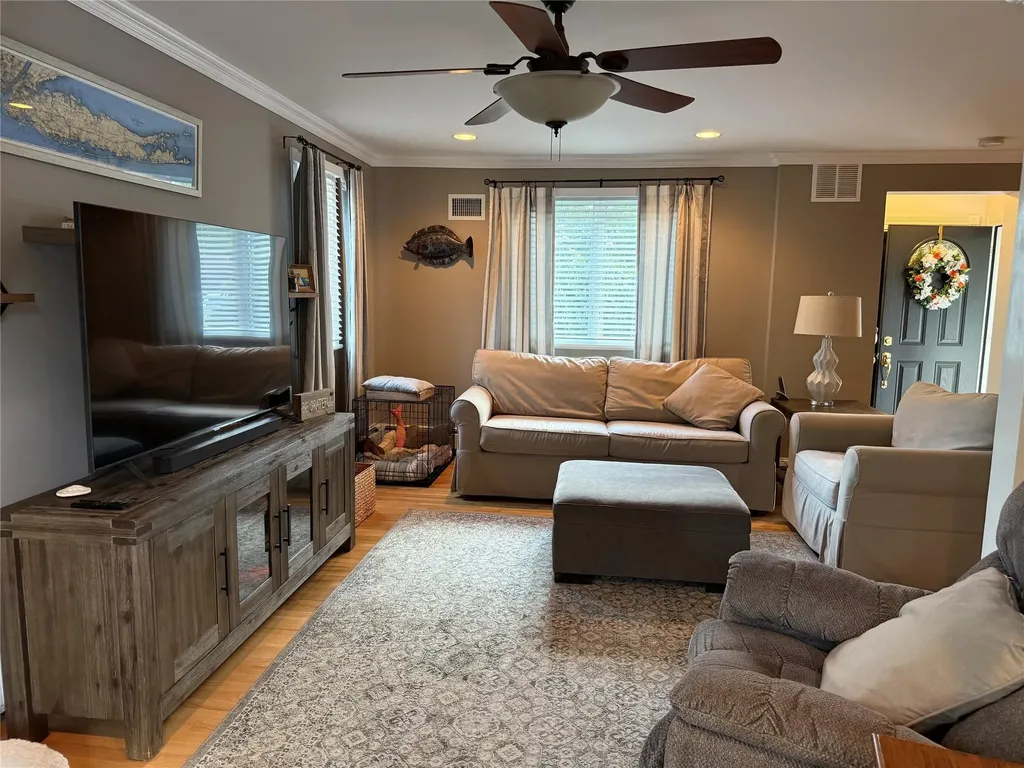 4 Venetian Boulevard Lindenhurst NY 11757