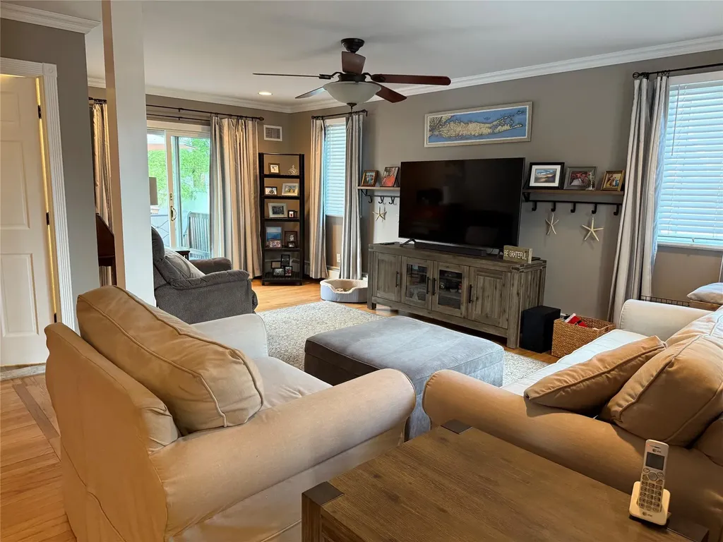 4 Venetian Boulevard Lindenhurst NY 11757