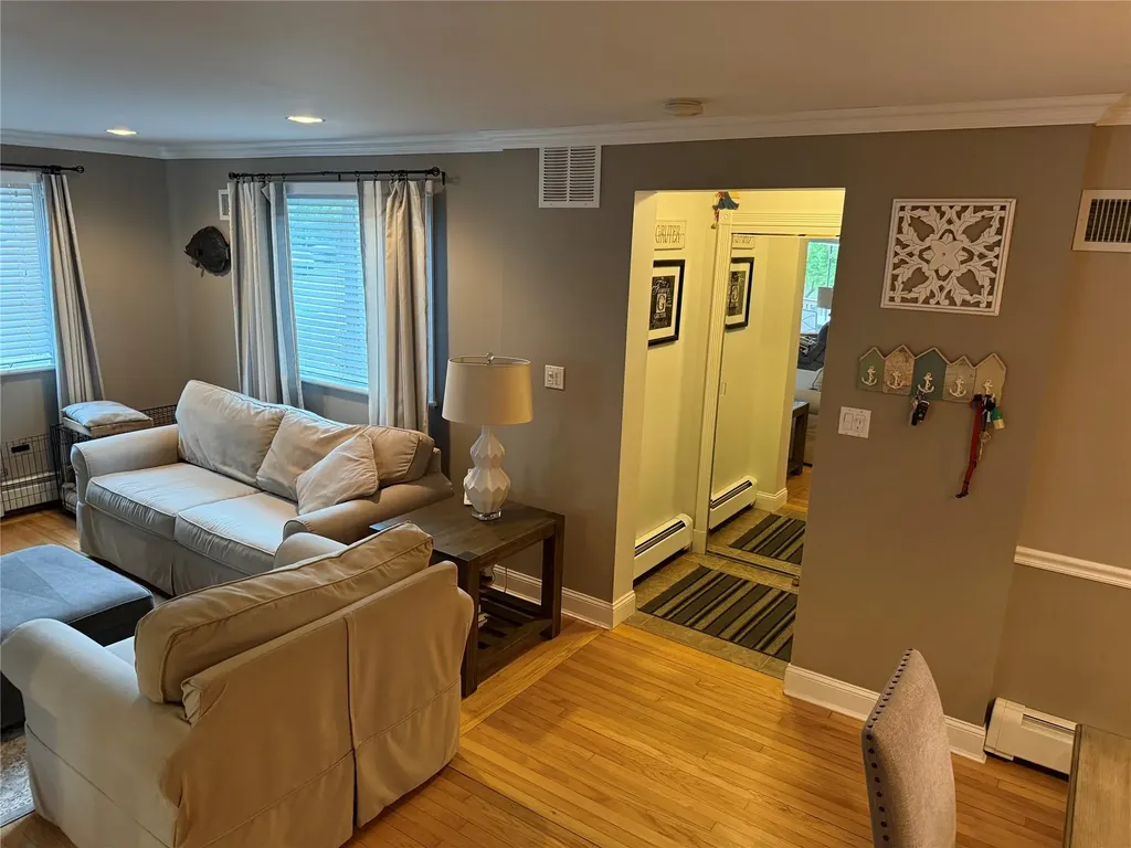 4 Venetian Boulevard Lindenhurst NY 11757