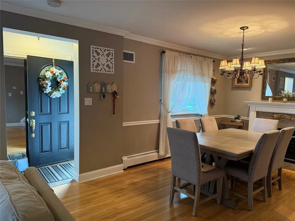 4 Venetian Boulevard Lindenhurst NY 11757