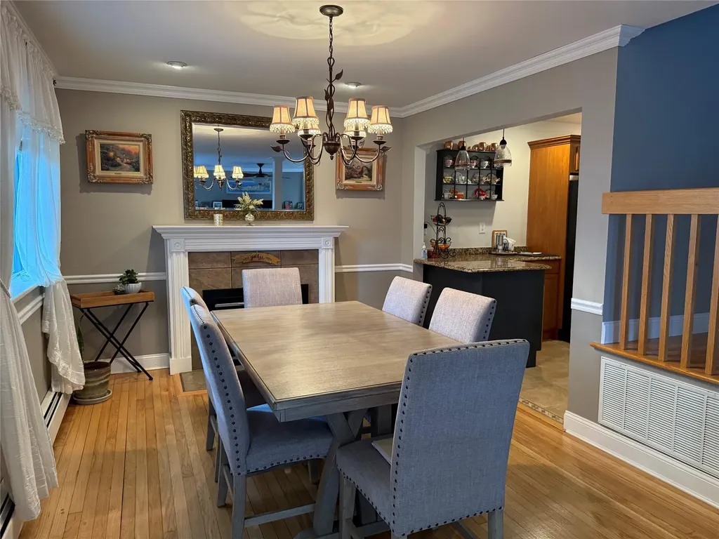 4 Venetian Boulevard Lindenhurst NY 11757